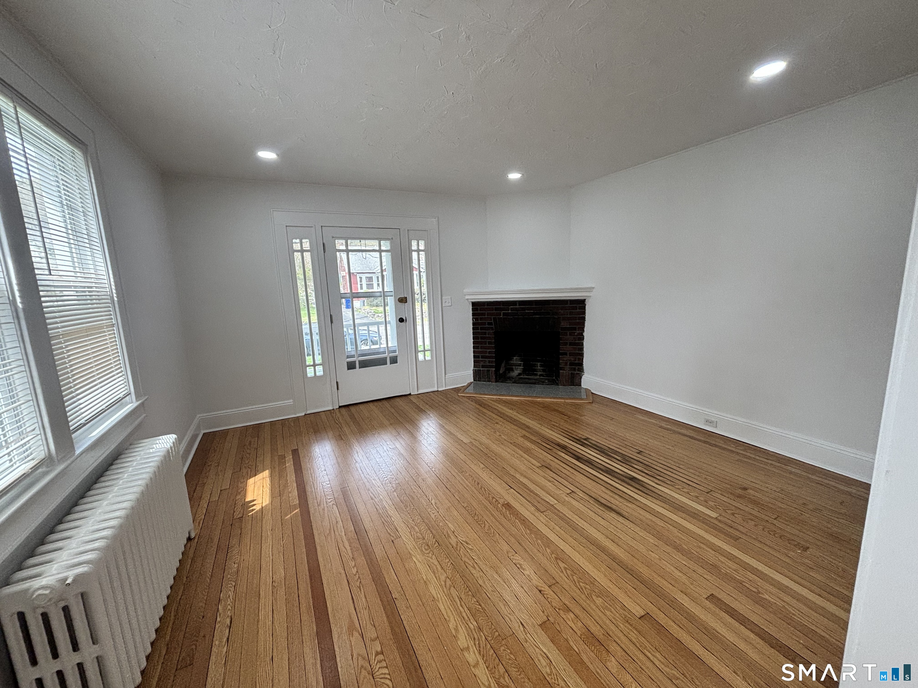 10 Glendenning Street, Unit RIGHT Norwalk, CT 06851 - Photo 4 of 21