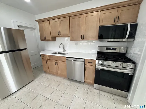 $3,500 | 10 Glendenning Street, Unit RIGHT, Norwalk, CT 06851
