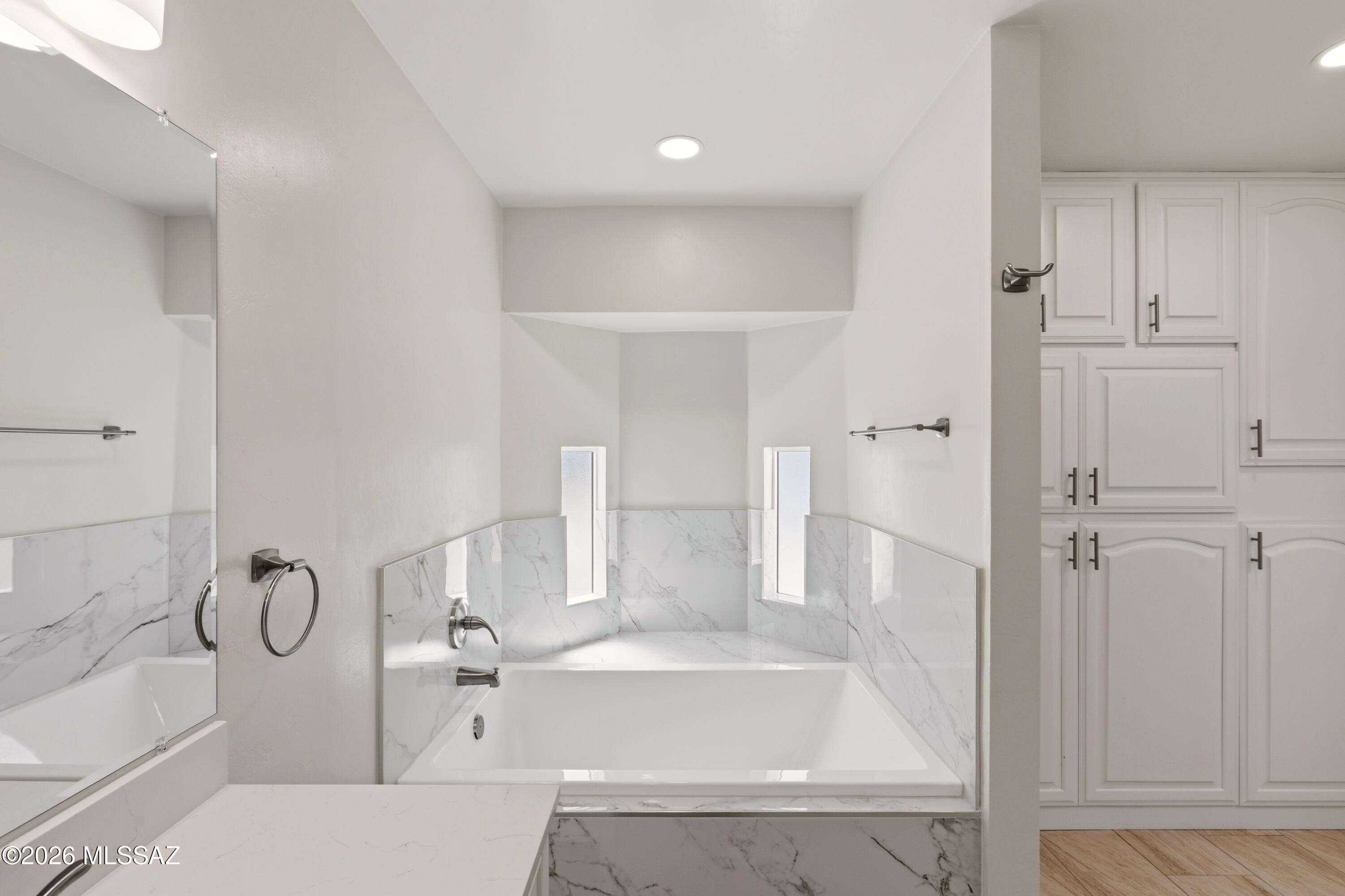 2111 South Miramonte Stravenue Tucson, AZ 85713 - Photo 19 of 34 17. Primary Bathroom 3