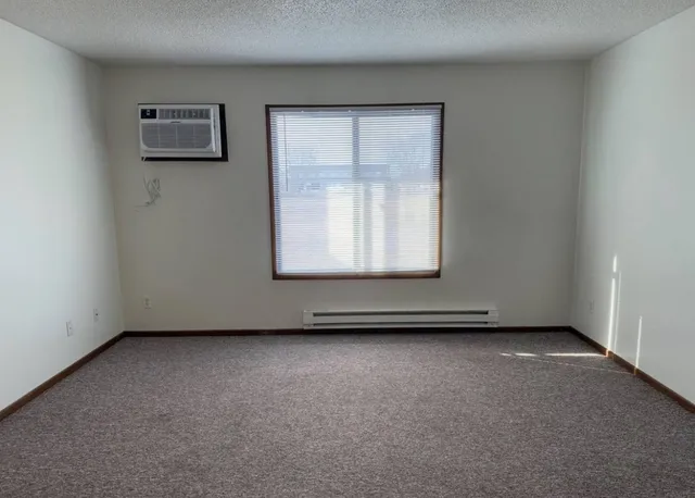 $760 | 1127 South Linn Street, Other, IA 50036