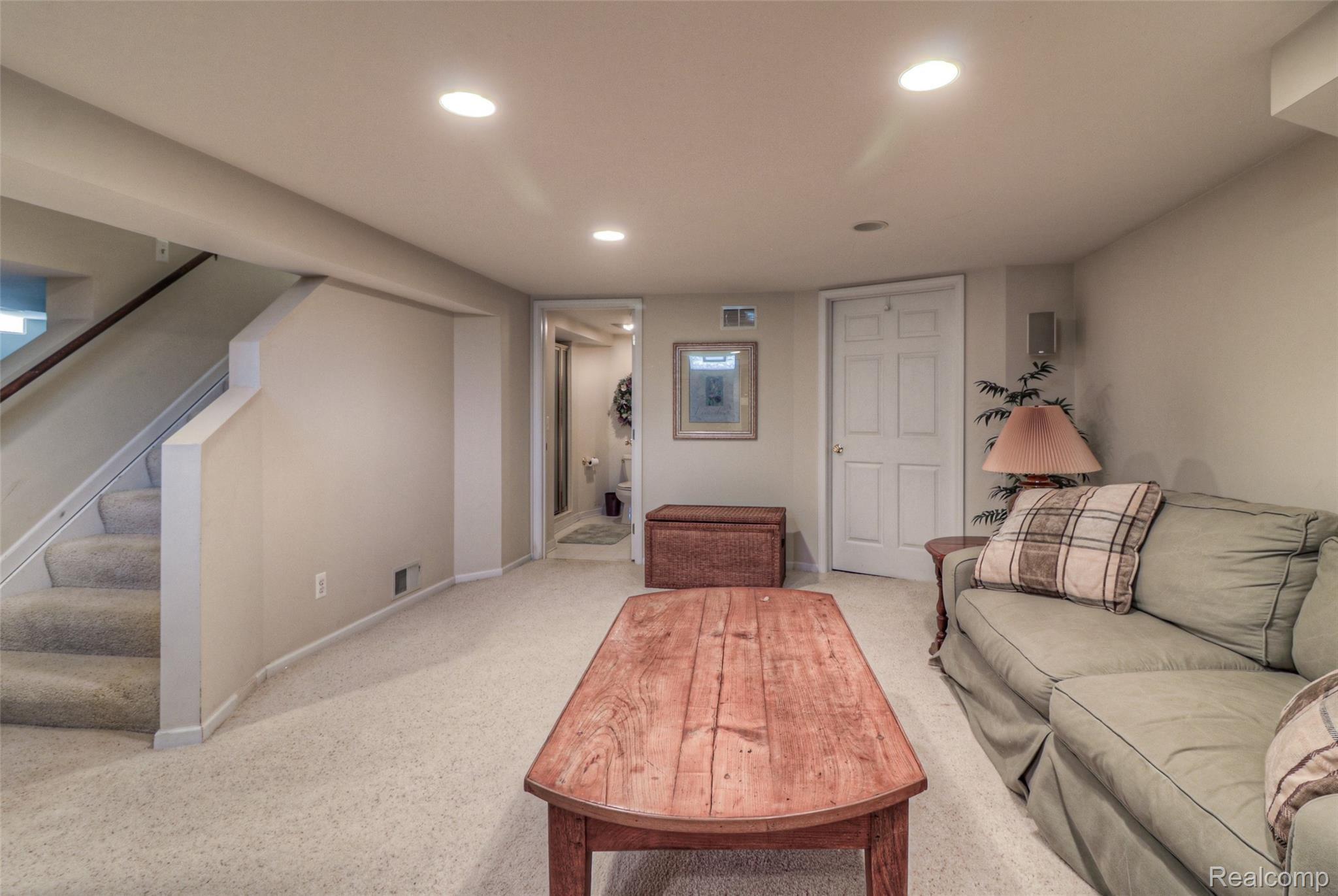 1107 Valley Stream Drive Rochester, MI 48309 - Photo 33 of 50 -36.jpg