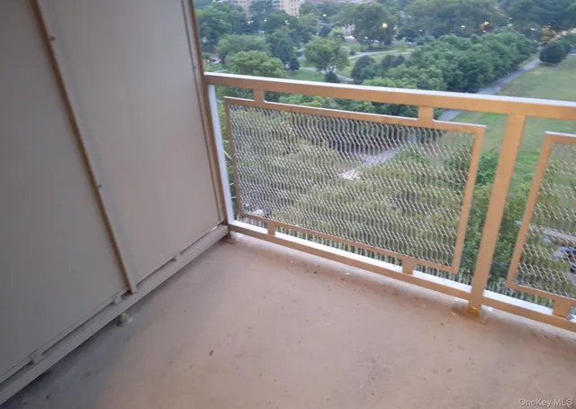 $345,000 | 825 Morrison Avenue, Unit 12F | Soundview