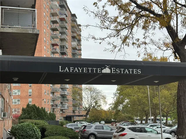 $345,000 | 825 Morrison Avenue, Unit 12F | Soundview