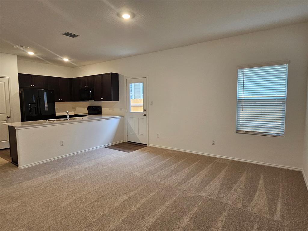 128 Dollars Drive Jarrell, TX 76537 - Photo 8 of 30