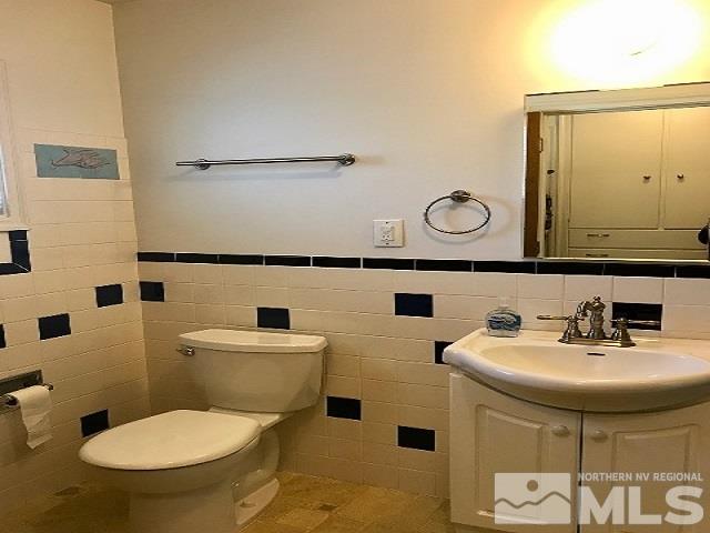 1981 Wilder Street Reno, NV 89512 - Photo 4 of 25 a bathroom with a sink mirror and toilet