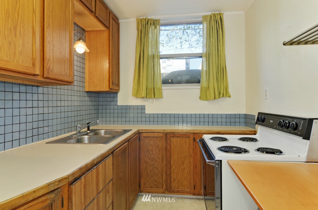 7 Harrison Street, Unit 5 Seattle, WA 98109 - Photo 11 of 16