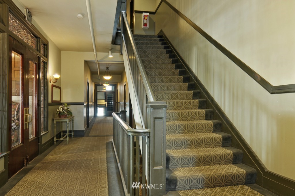 7 Harrison Street, Unit 5 Seattle, WA 98109 - Photo 5 of 16