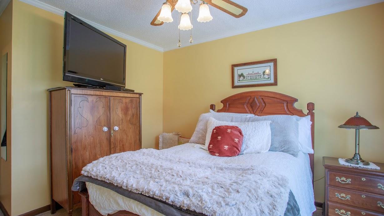 7721 Castlecomb Road Powell, TN 37849 - Photo 17 of 39 Guest bedroom 1