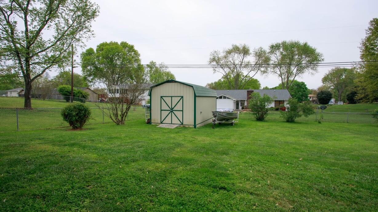 7721 Castlecomb Road Powell, TN 37849 - Photo 34 of 39 Outbuilding with power and lights