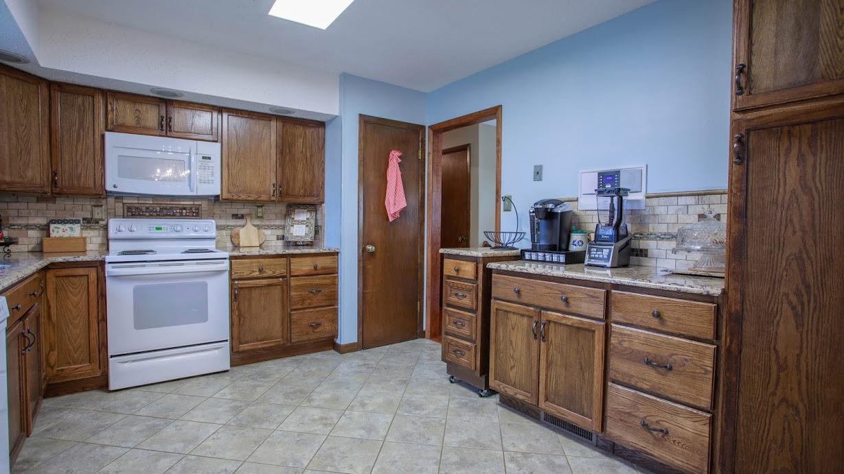 7721 Castlecomb Road Powell, TN 37849 - Photo 8 of 39 Loads of Cabinets