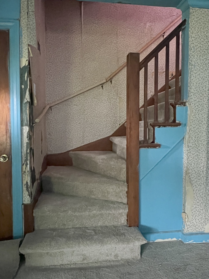 Undisclosed Address Chicago, IL 60620 - Photo 12 of 18 a view of entryway