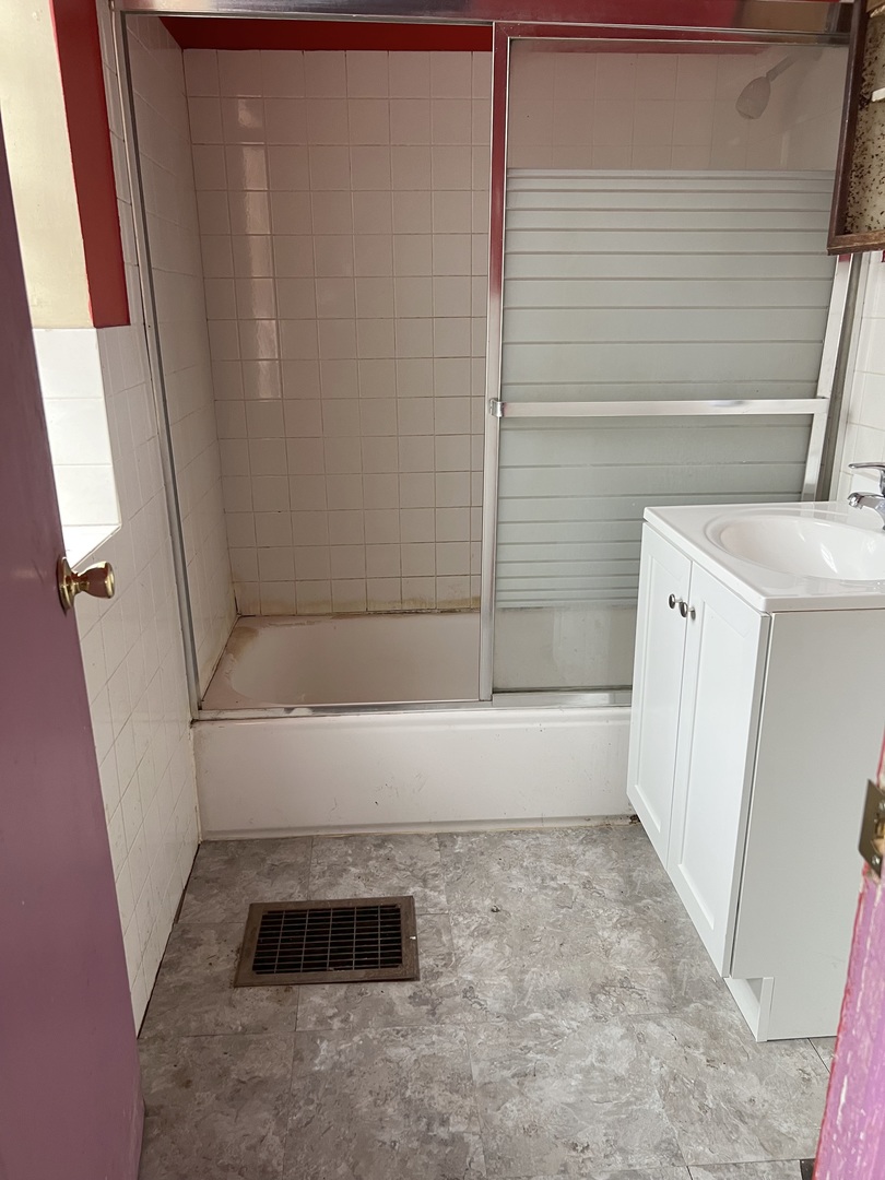 Undisclosed Address Chicago, IL 60620 - Photo 15 of 18 a view of entryway