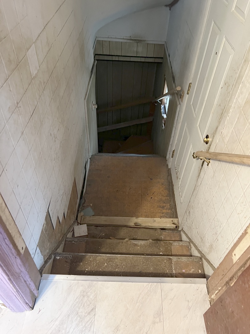 Undisclosed Address Chicago, IL 60620 - Photo 8 of 18 a view of entryway