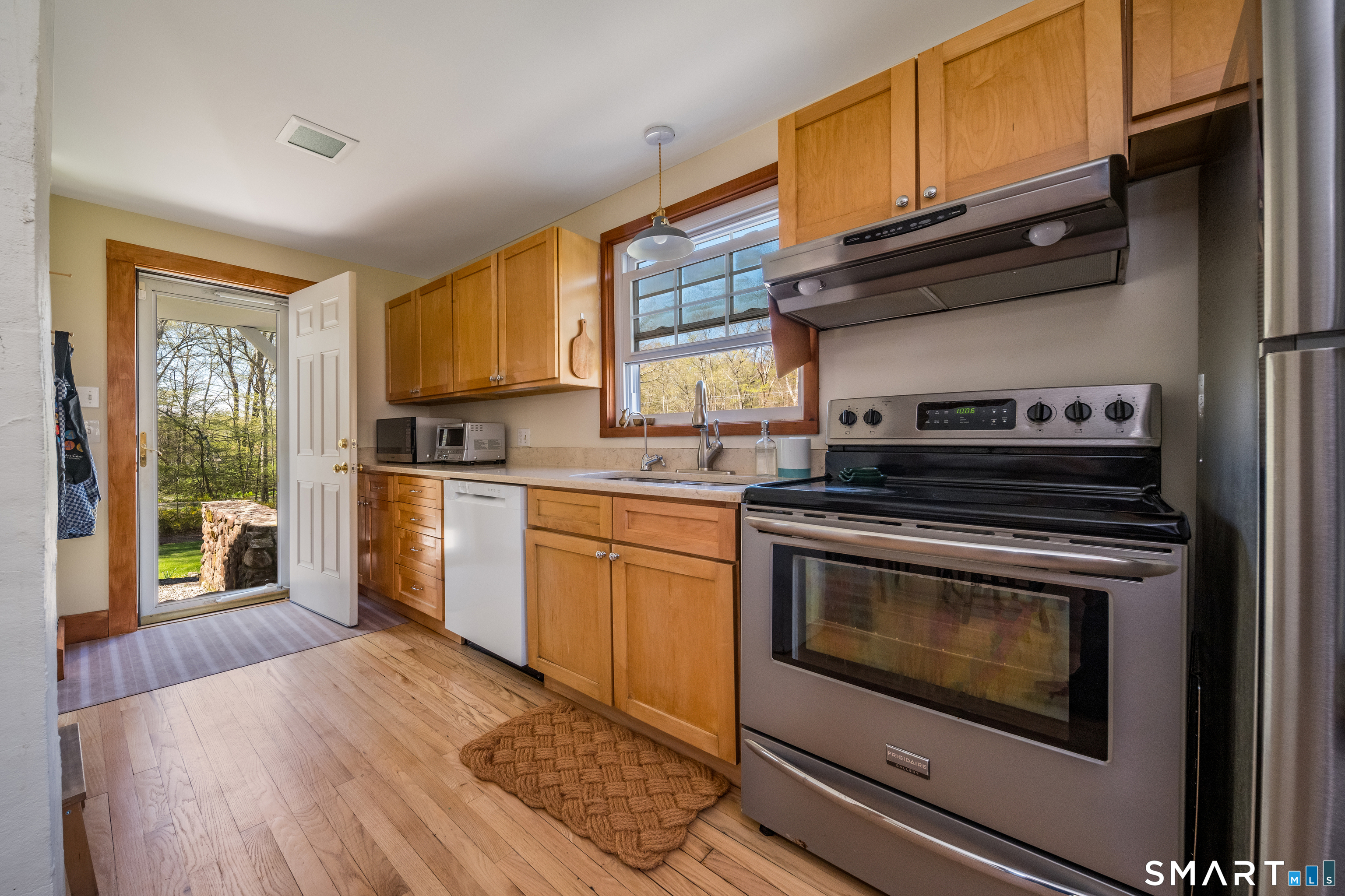 50 Ledge Hill Road Guilford, CT 06437 - Photo 11 of 36