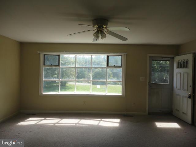 12010 North Keys Road Brandywine, MD 20613 - Photo 2 of 14 Living Room