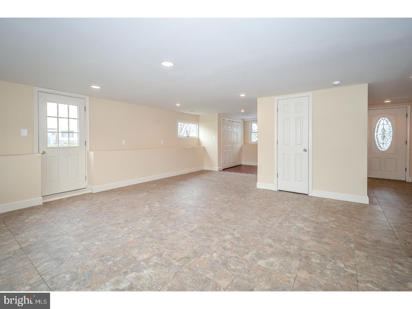 1252 Beverly Road Warminster, PA 18974 - Photo 15 of 25 Family Room