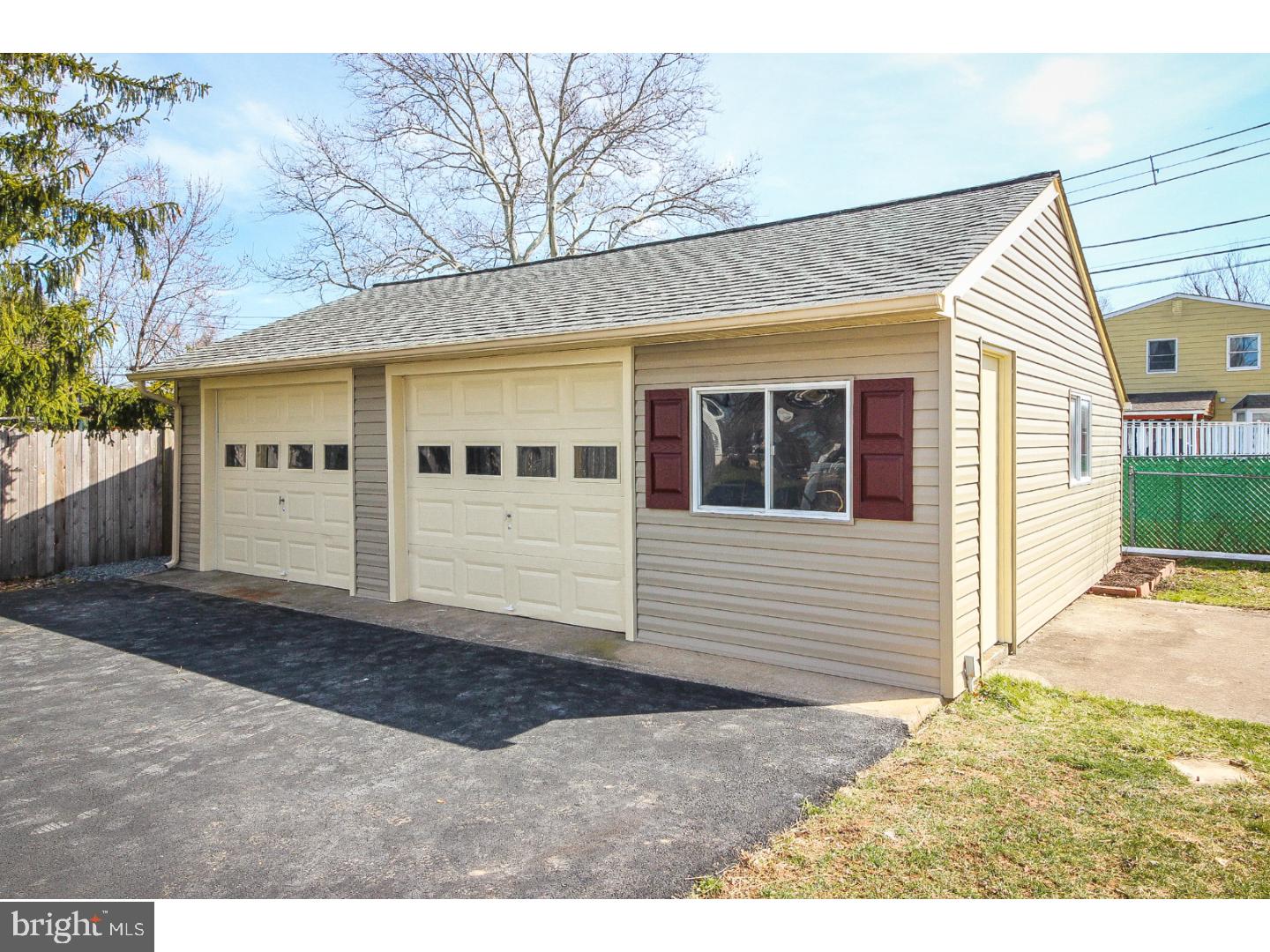 1252 Beverly Road Warminster, PA 18974 - Photo 6 of 25 Garage