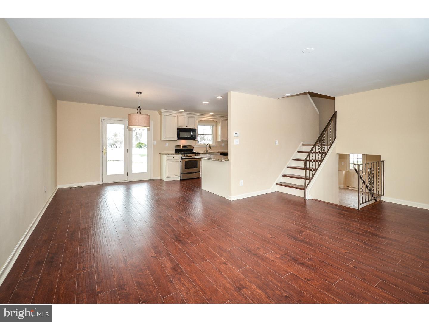 1252 Beverly Road Warminster, PA 18974 - Photo 8 of 25 Living Room