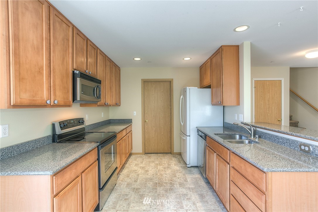 3082 Walker Road DuPont, WA 98327 - Photo 7 of 20
