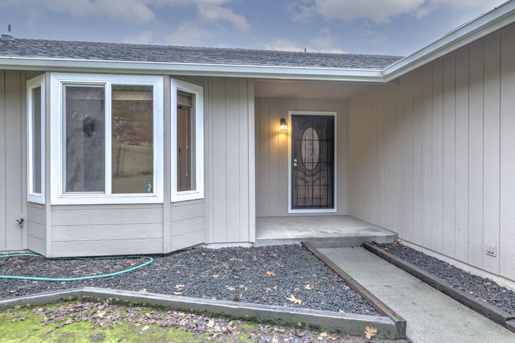 2749 Robertson Bridge Road Grants Pass, OR 97526 - Photo 34 of 59 2749RobertsonBr-34