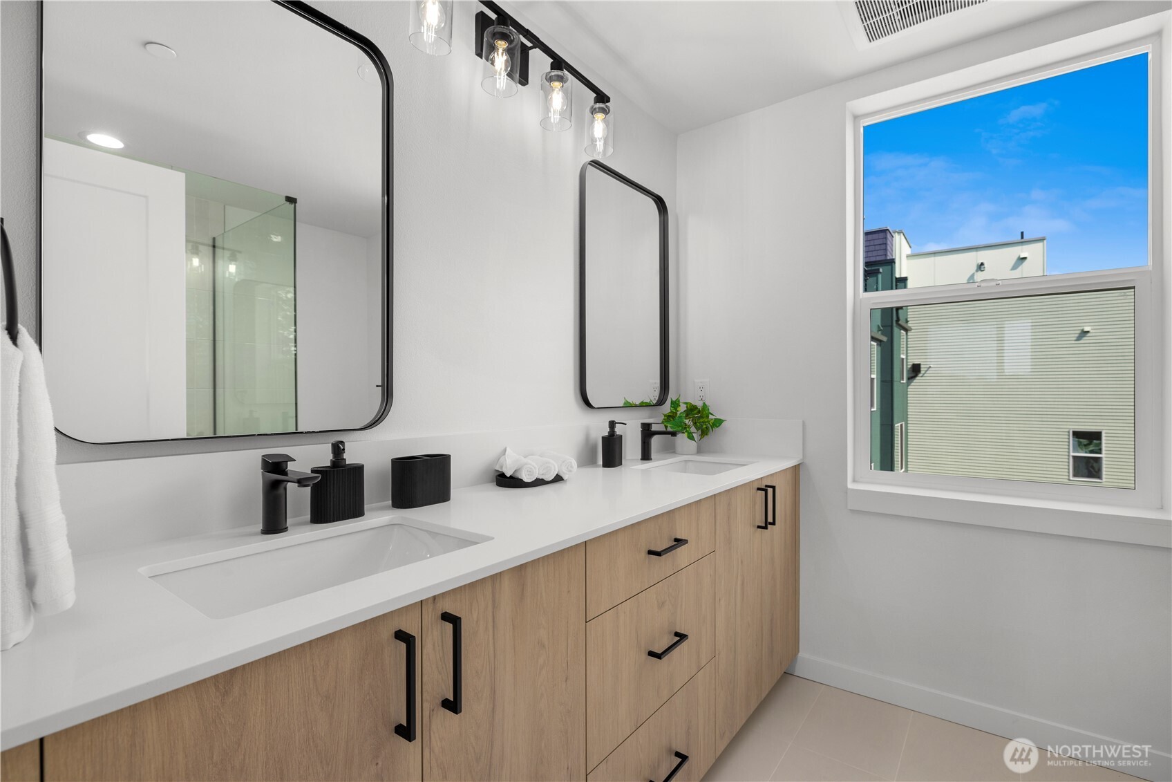3850 Carr Place North Seattle, WA 98103 - Photo 20 of 40