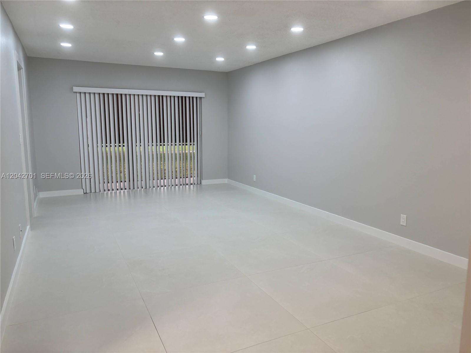 300 Berkley Road, Unit 103 Hollywood, FL 33024 - Photo 3 of 31