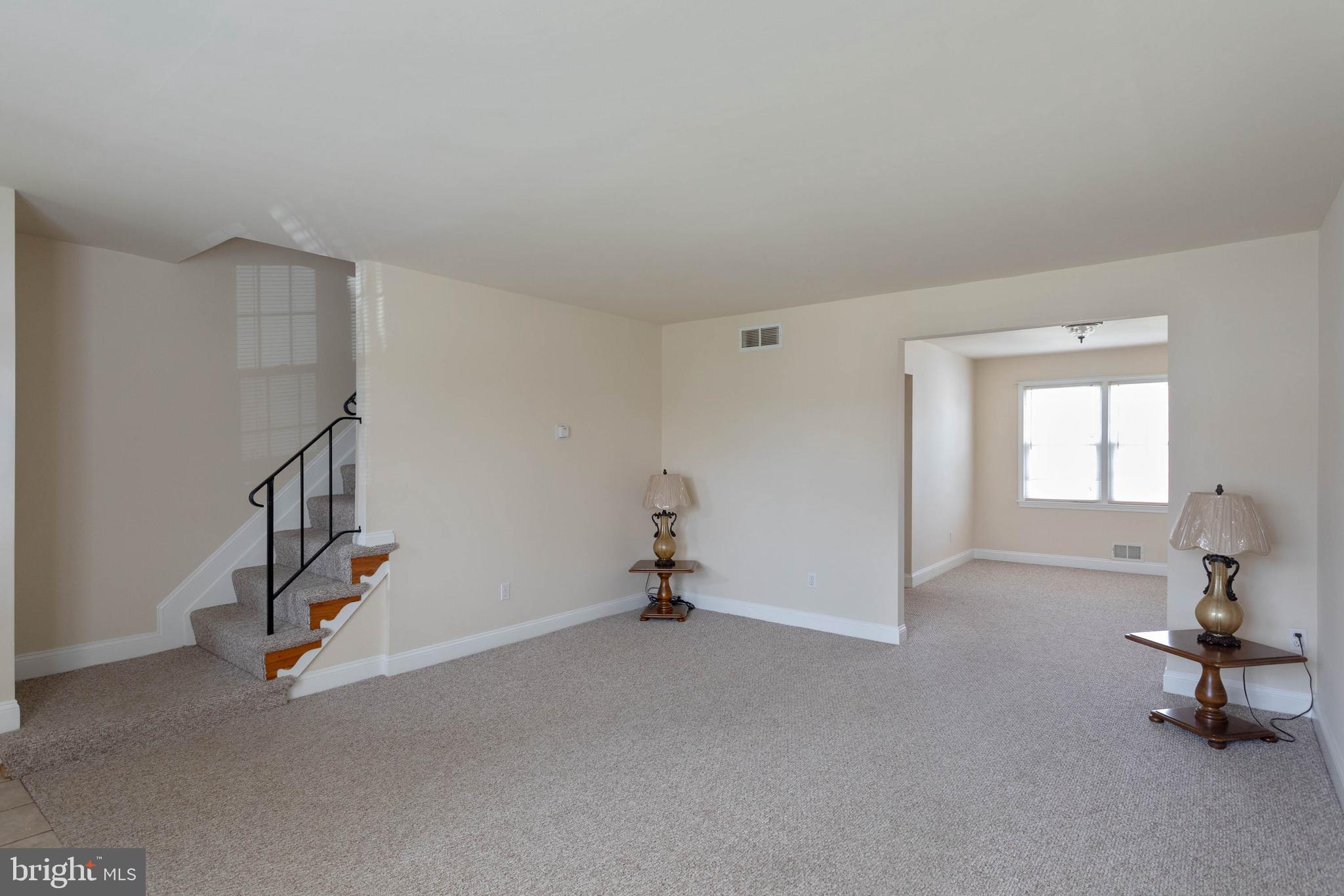 503 Grovethorn Road Baltimore, MD 21220 - Photo 6 of 31 Living Room