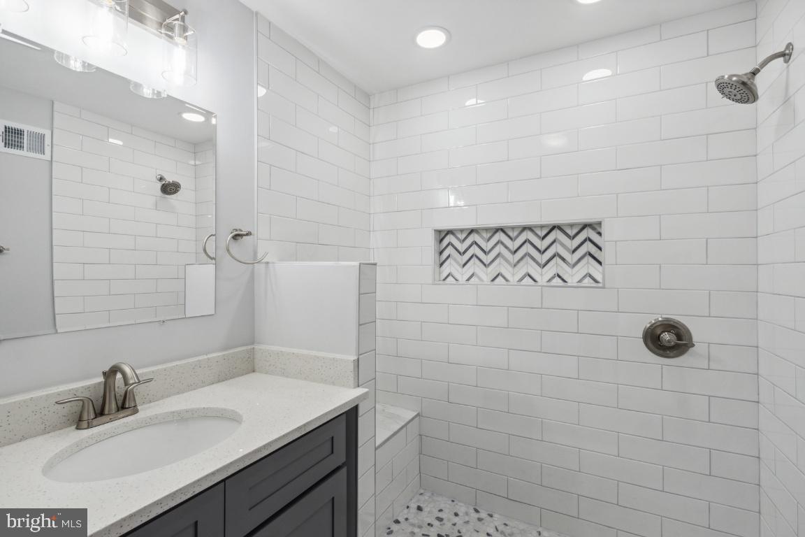 2124 Woodview Road Finksburg, MD 21048 - Photo 28 of 45 Owners Bath