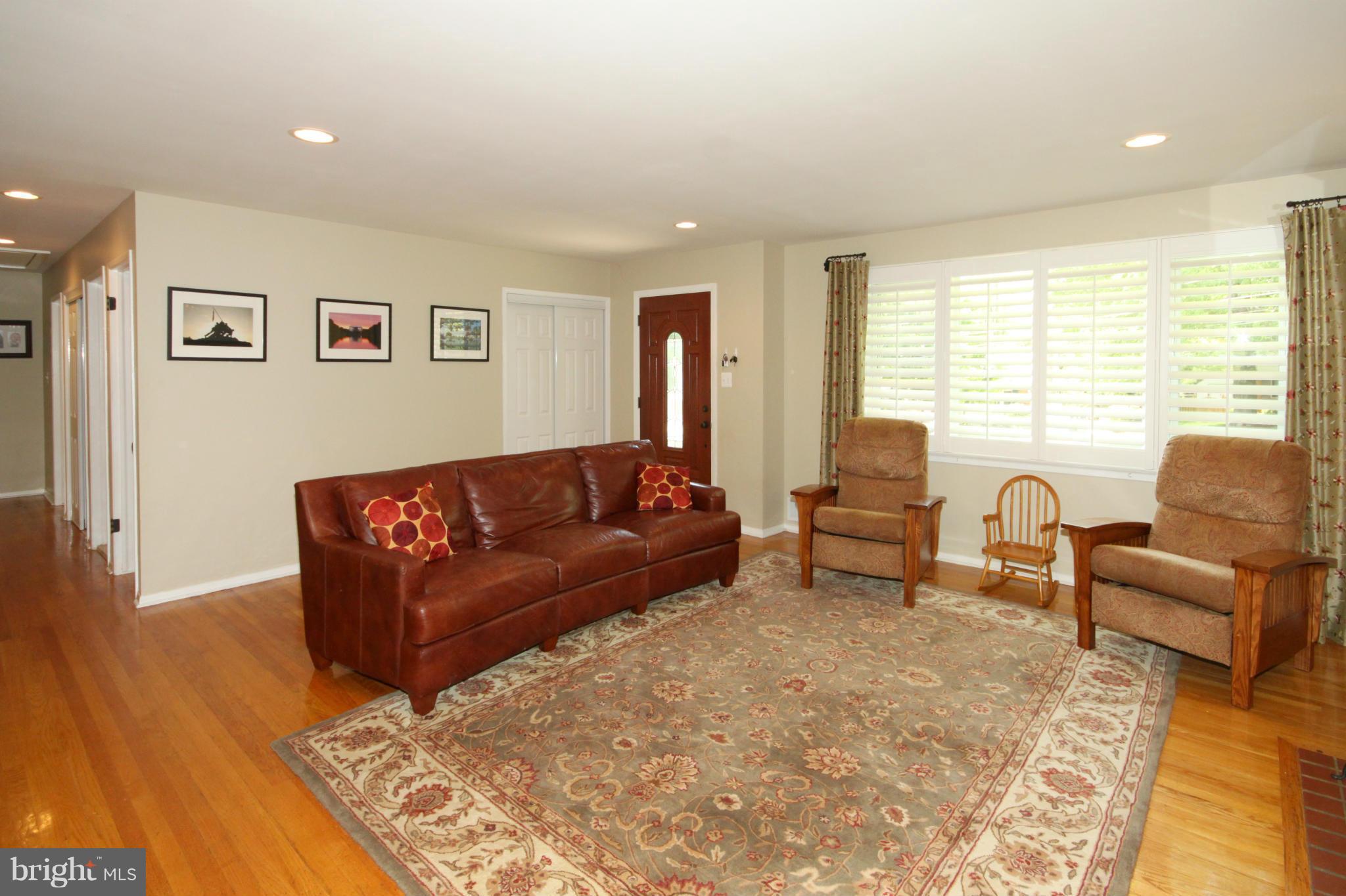 8103 Hatteras Lane Springfield, VA 22151 - Photo 2 of 27 Living Room