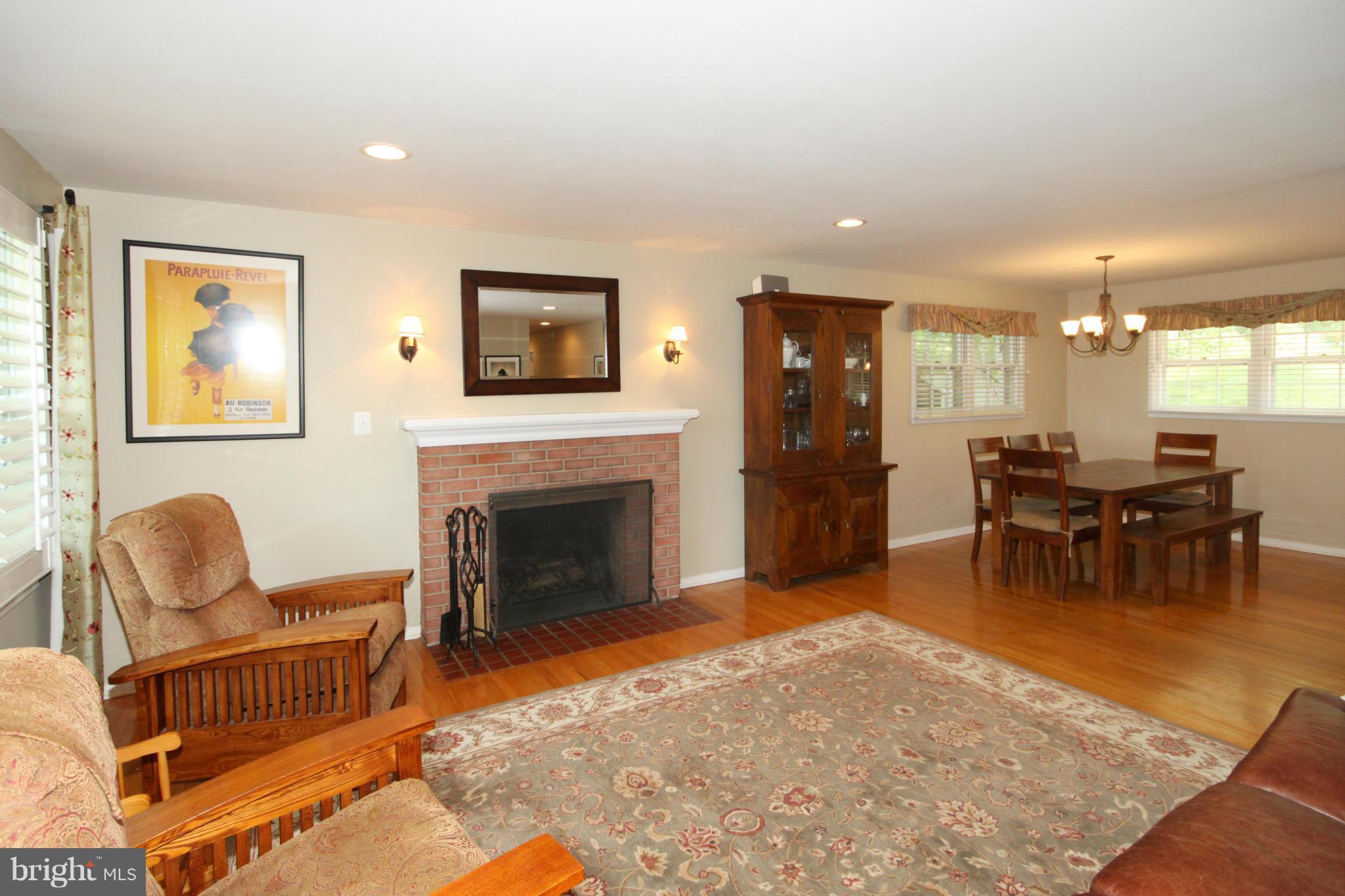 8103 Hatteras Lane Springfield, VA 22151 - Photo 5 of 27 Living Room