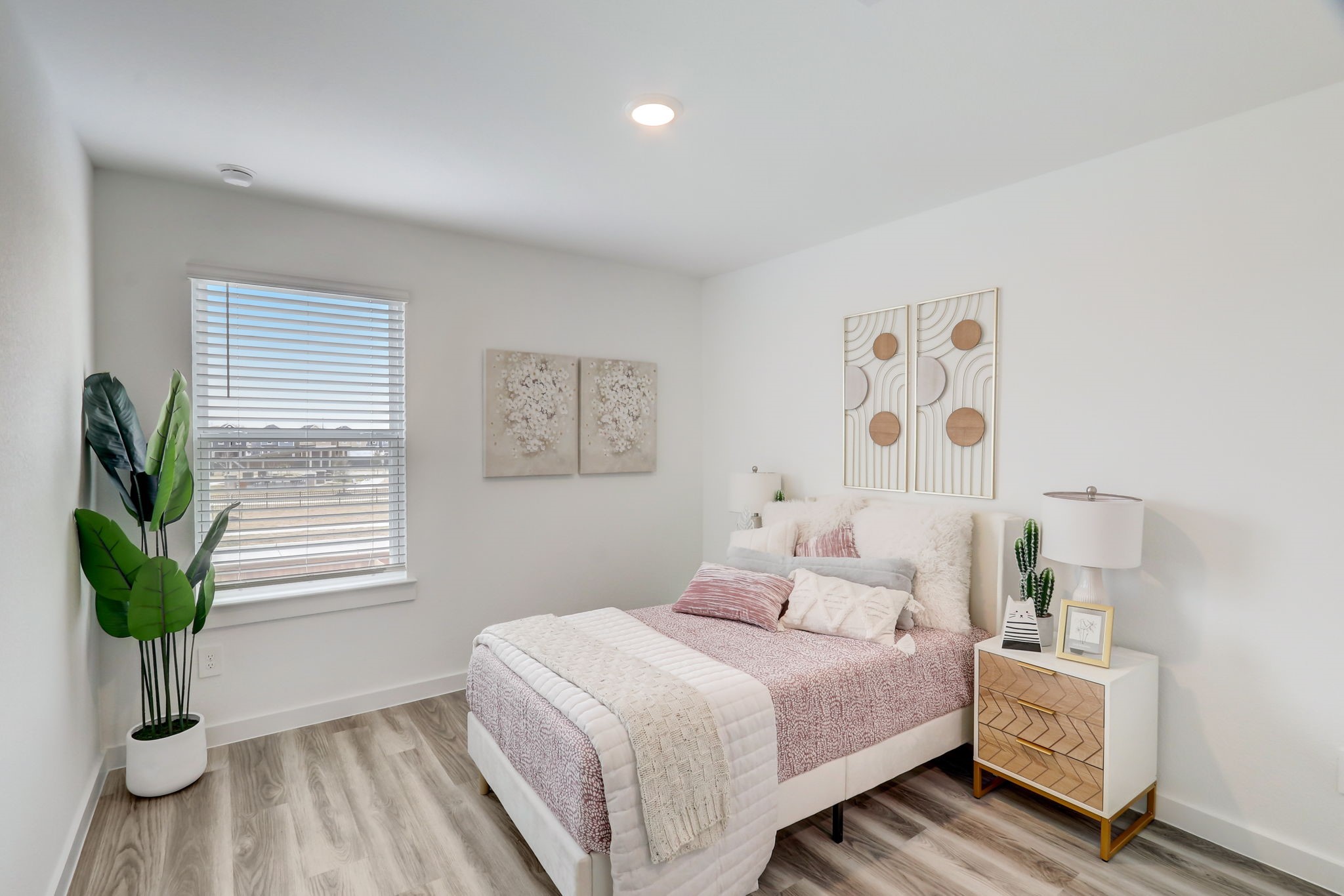 10409 Lancaster Frst Lane Houston, TX 77051 - Photo 41 of 50 a bedroom with a bed and a potted plant