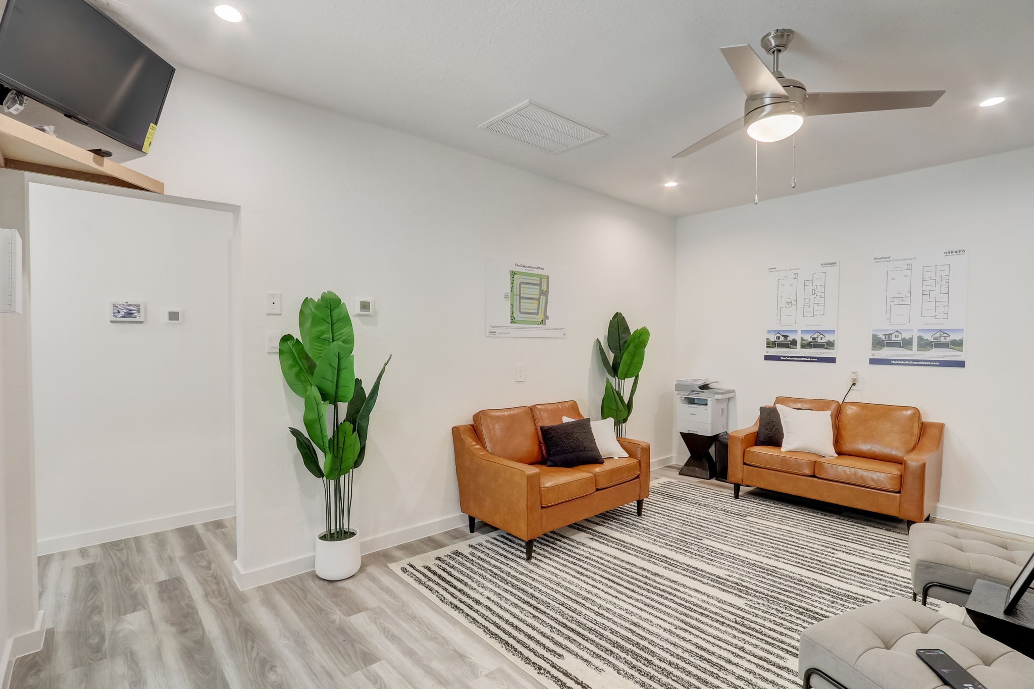 10409 Lancaster Frst Lane Houston, TX 77051 - Photo 47 of 50 a living room with furniture and a potted plant