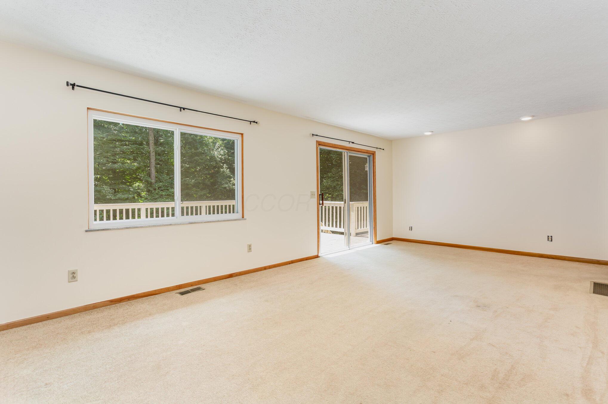 5345 Raccoon Run Road Johnstown, OH 43031 - Photo 7 of 21 Living Room