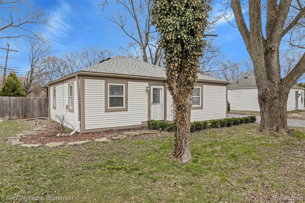 3253 Crooks Road Rochester Hills, MI 48309 - Photo 2 of 19