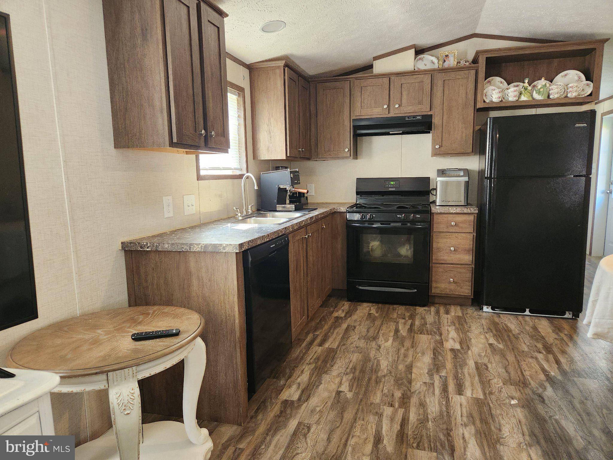 122 Boxwood Road Middletown, DE 19709 - Photo 3 of 12 All lg appliances staying in the home, ready 4 U!