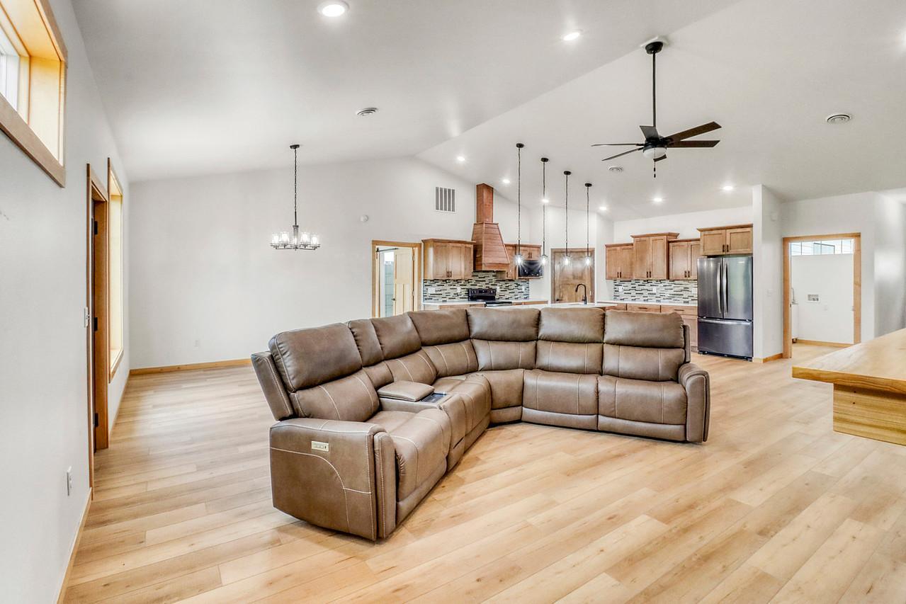215 Emma Court Mapleton, ND 58059 - Photo 13 of 38