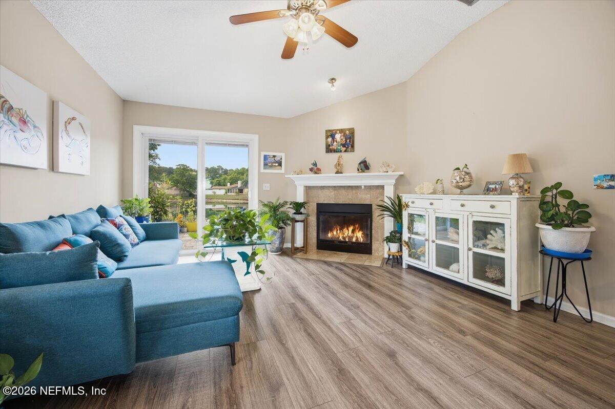 4544 Singletary Road Jacksonville, FL 32257 - Photo 7 of 36 07-Family Room