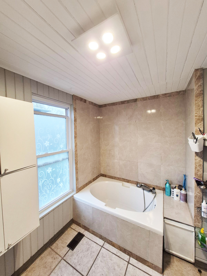 305 East Jackson Street Cullom, IL 60929 - Photo 16 of 23 a bathroom with a bathtub and a shower