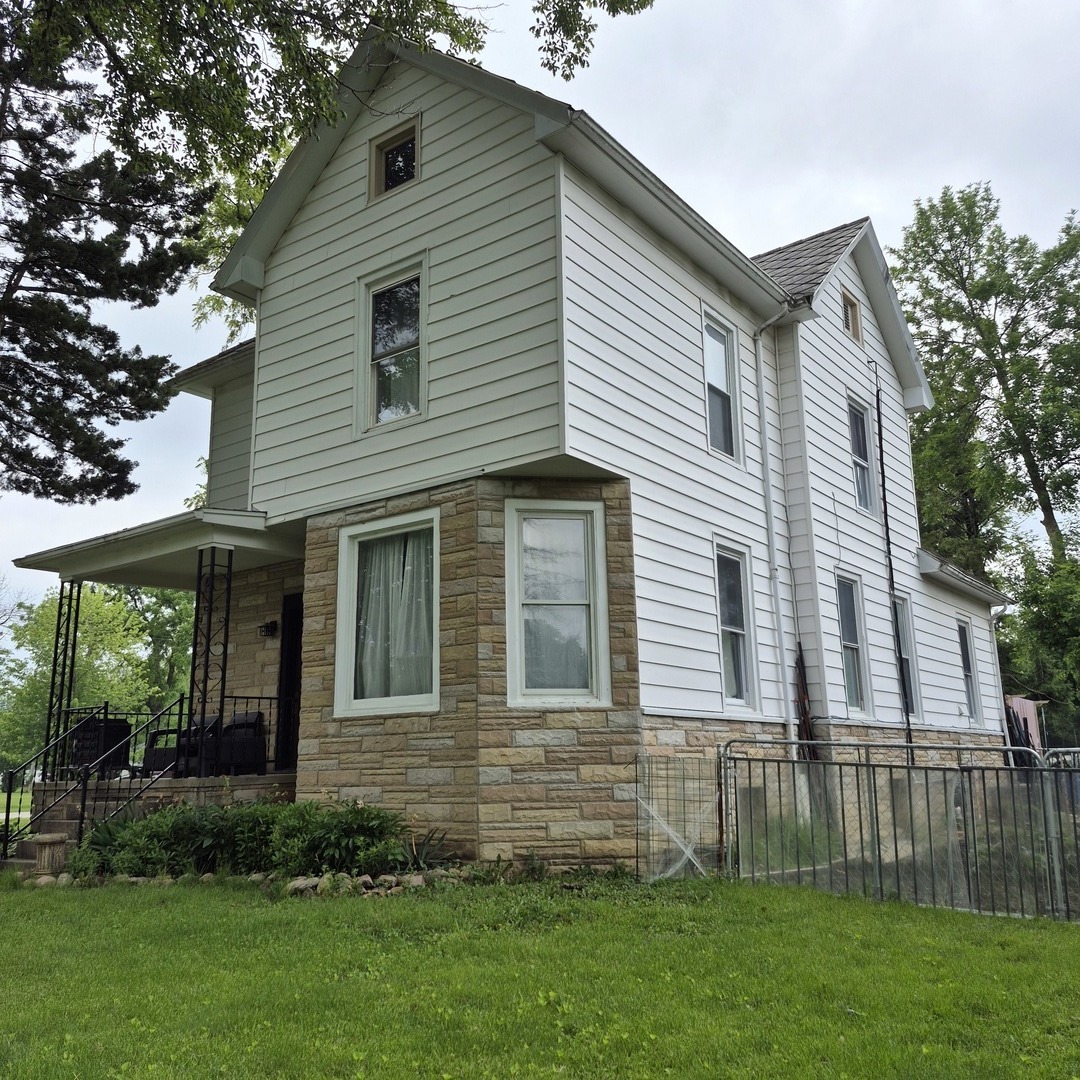 305 East Jackson Street Cullom, IL 60929 - Photo 20 of 23 a front view of a house with a yard