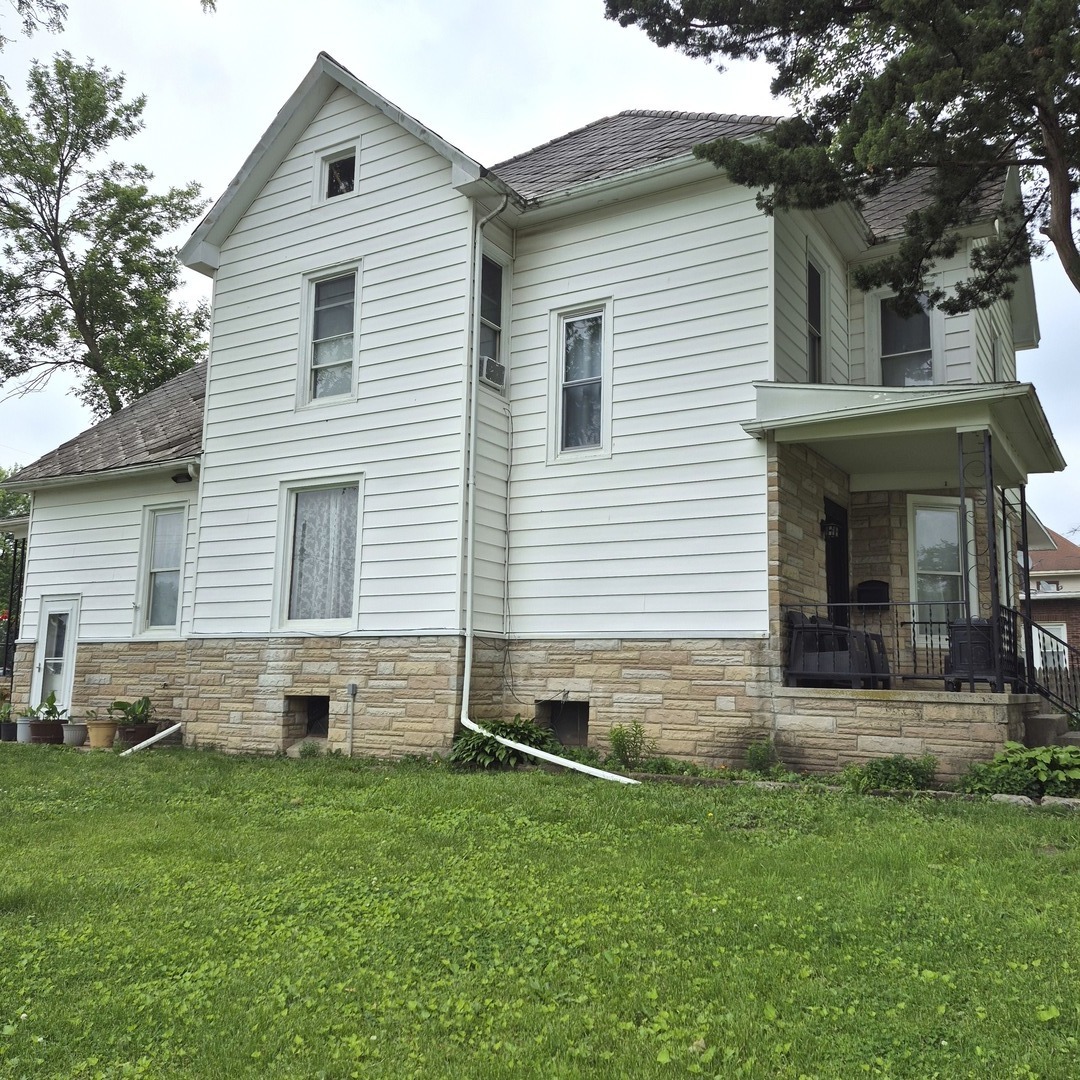305 East Jackson Street Cullom, IL 60929 - Photo 21 of 23 a front view of house with yard