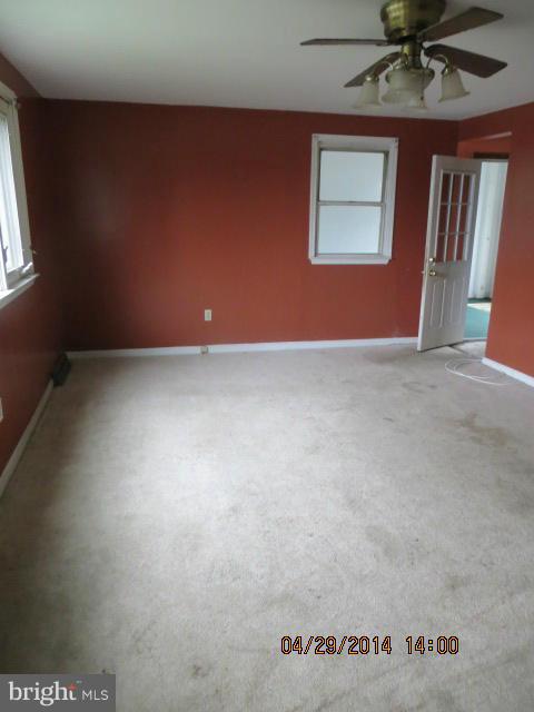 4109 Belle Grove Road Baltimore, MD 21225 - Photo 2 of 11 Living Room