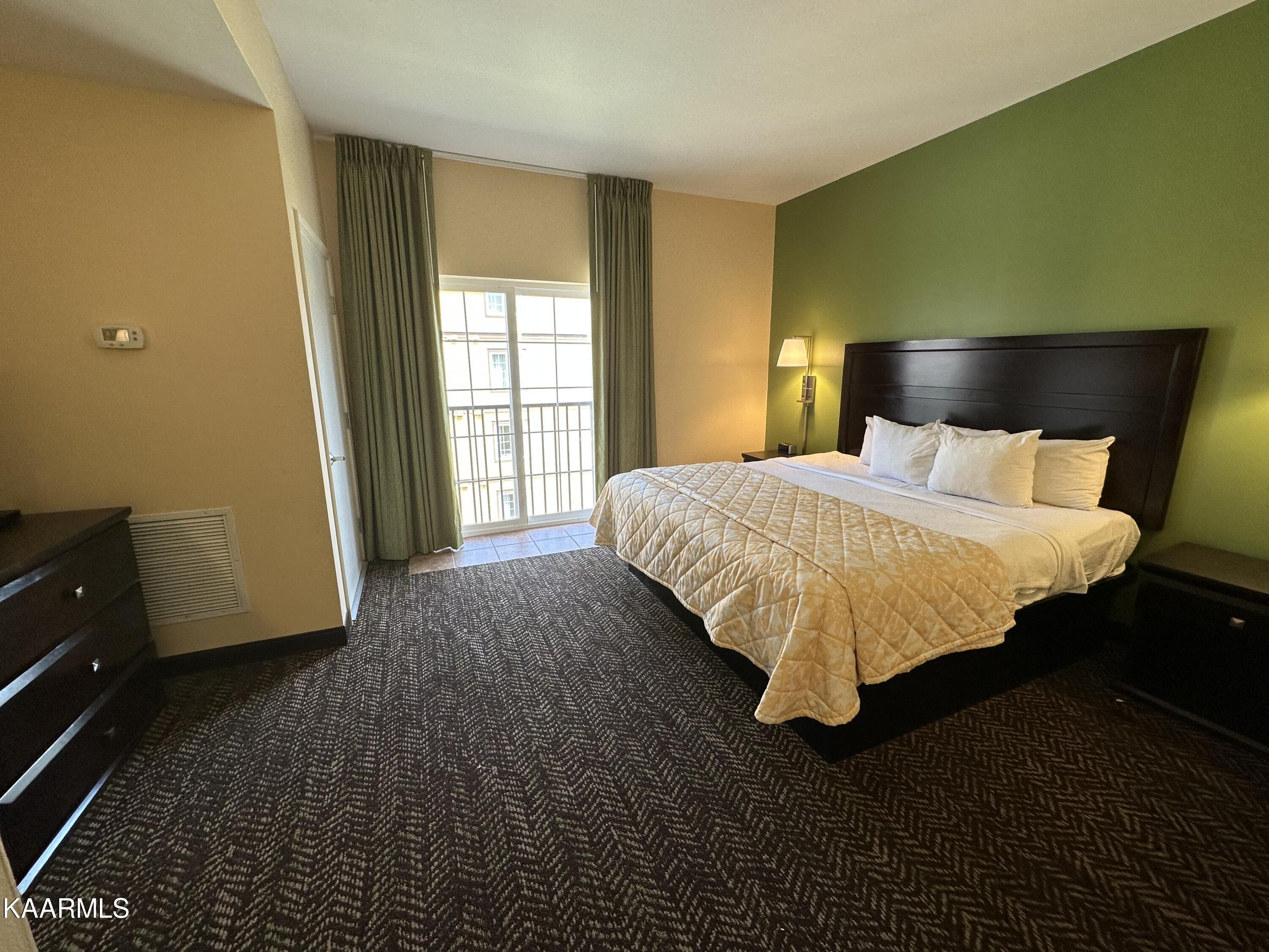 225 Collier Drive, Unit 2407 Sevierville, TN 37862 - Photo 16 of 41 5BCC74BC-3A86-4EF5-94D8-D25146A6664F