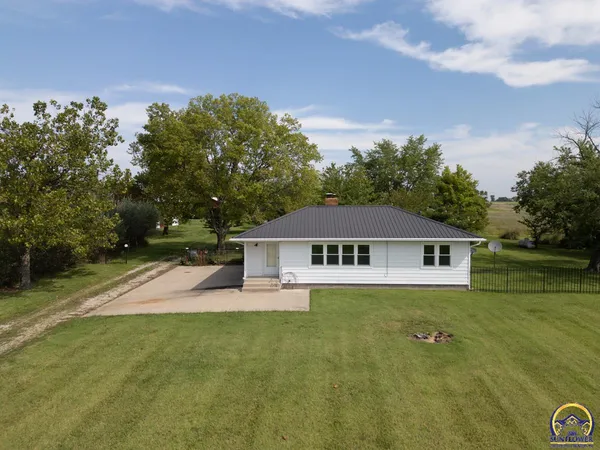 $410,000 | 3532 K-68 Highway, Quenemo, KS 66528