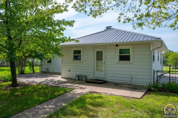 $410,000 | 3532 K-68 Highway, Quenemo, KS 66528