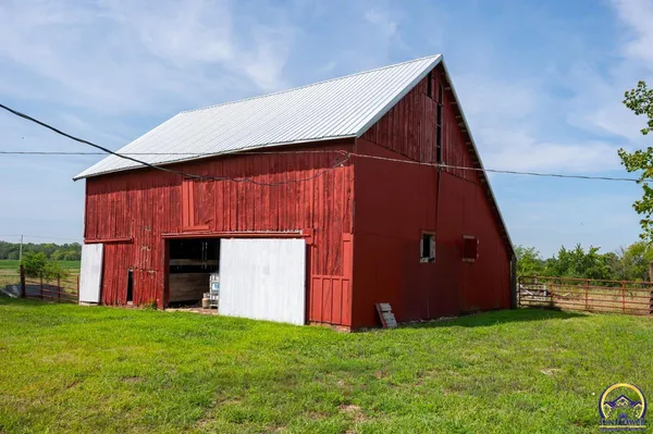 $410,000 | 3532 K-68 Highway, Quenemo, KS 66528