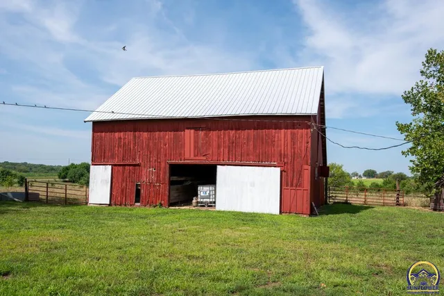 $420,000 | 3532 K-68 Highway, Quenemo, KS 66528