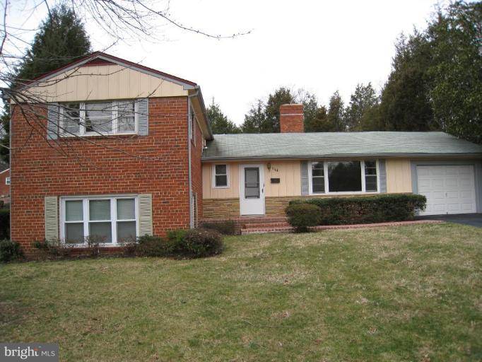 6504 Fort Hunt Road Alexandria, VA 22307 - Photo 1 of 17 Exterior (Main)