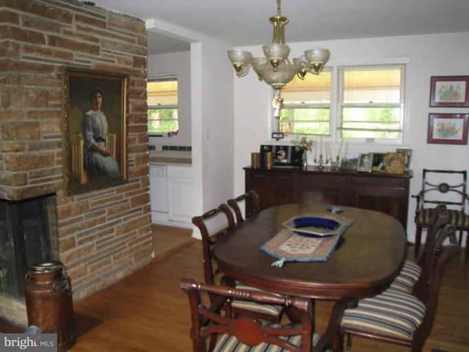 6504 Fort Hunt Road Alexandria, VA 22307 - Photo 7 of 17 Dining Room