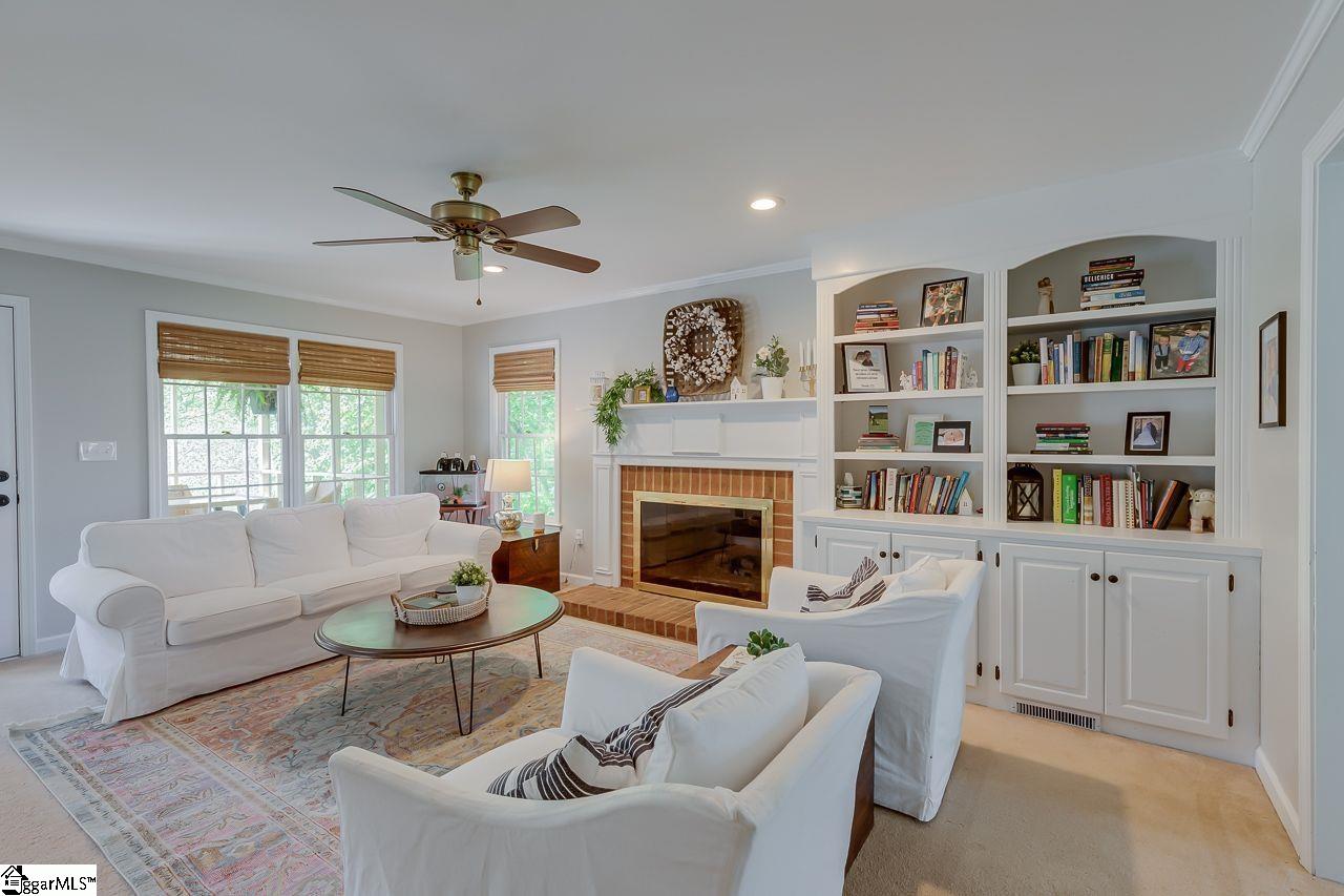 322 South Wingfield Road Greer, SC 29650 - Photo 4 of 36 Gallery Image 4