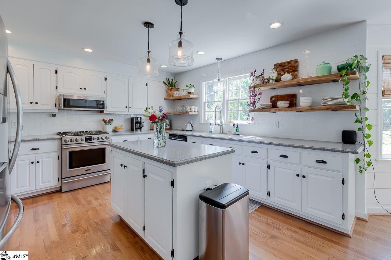 322 South Wingfield Road Greer, SC 29650 - Photo 5 of 36 Gallery Image 5